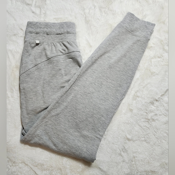 Lululemon Warm Down High-Rise Jogger. Size 4. - Picture 5 of 16